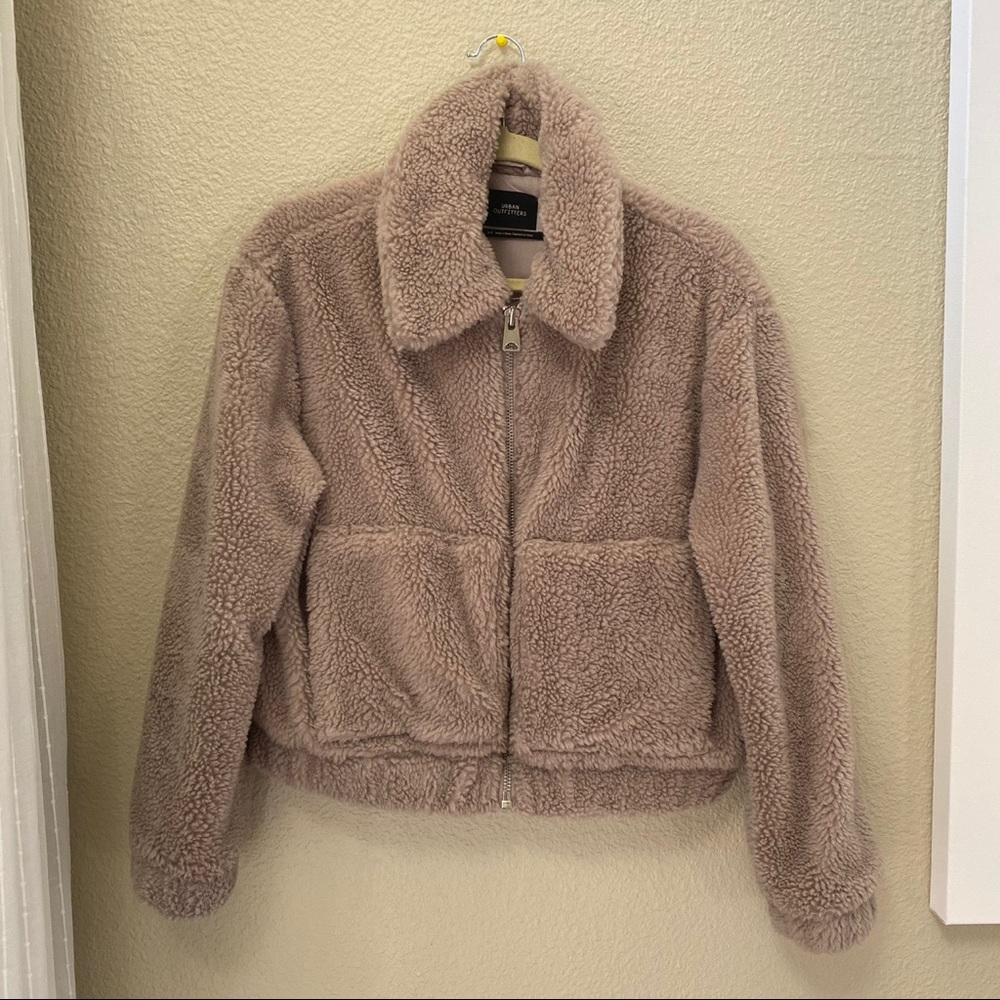 UO Cropped Teddy jacket in light gray ✨